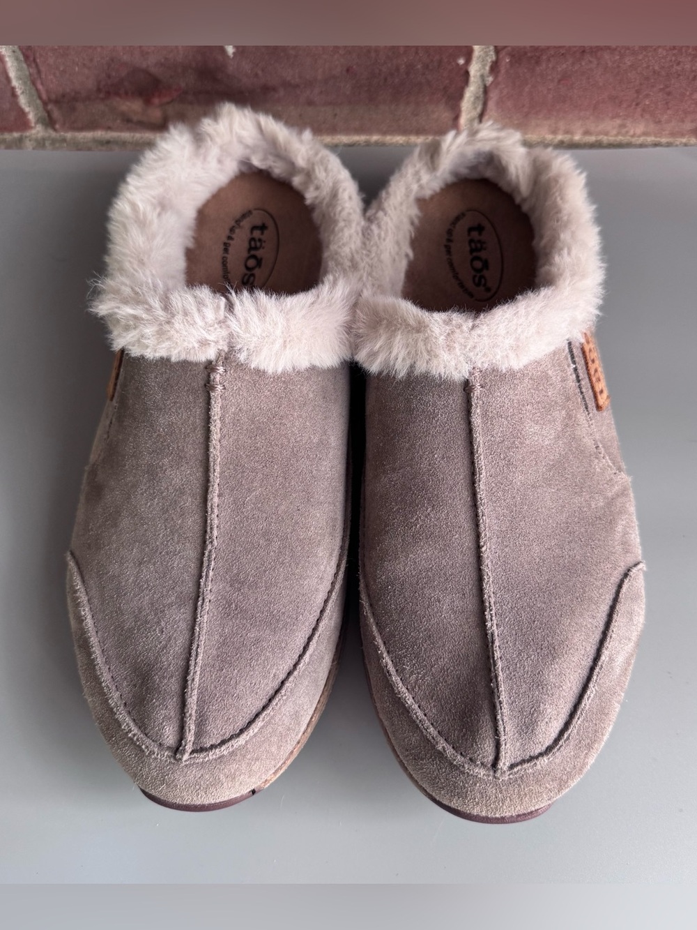 Taos Women’s Suede Faux Fur Mule Clog Slippers Taupe US 8 M Comfort. In great co - Picture 3 of 9